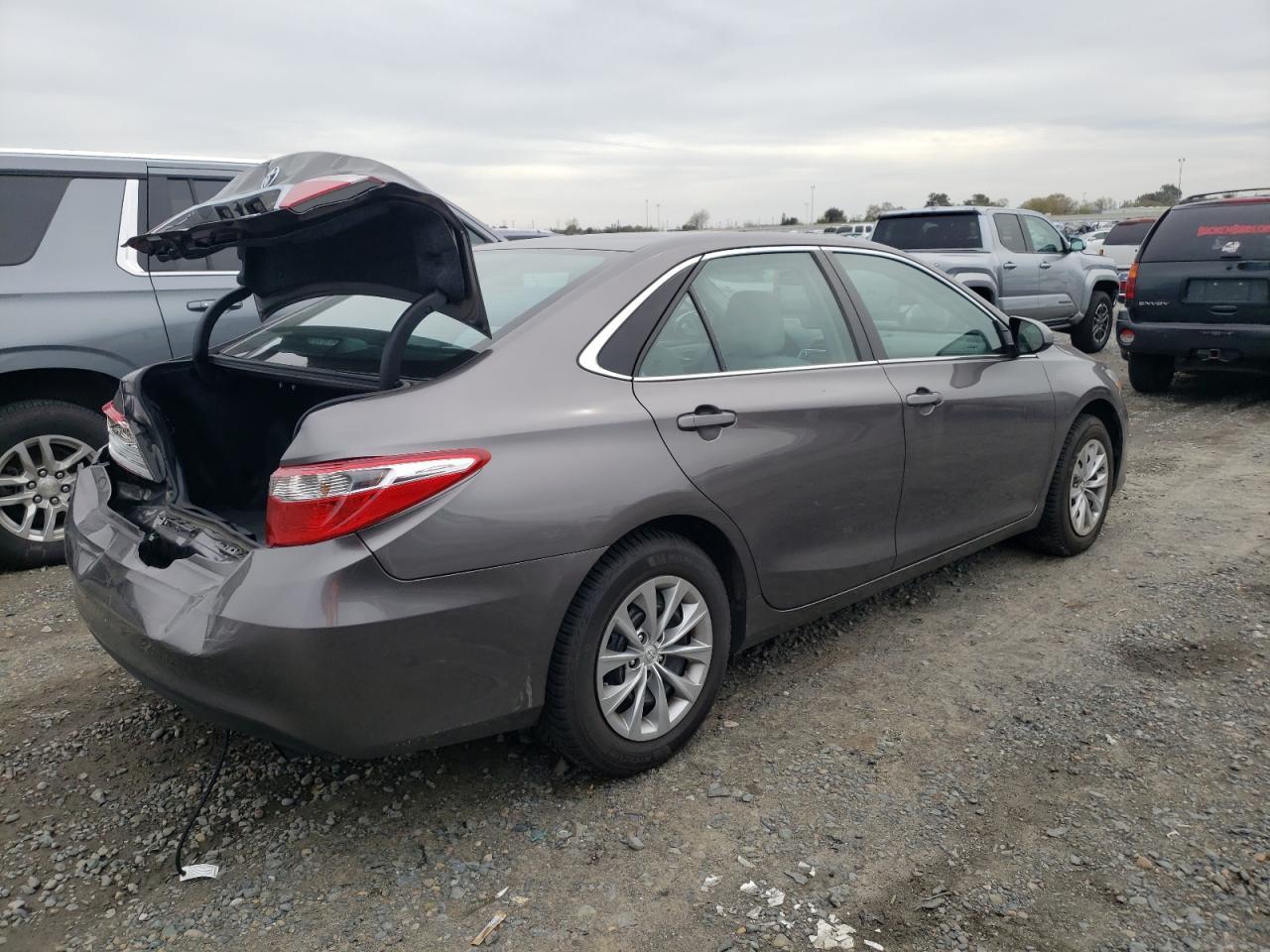 2017 TOYOTA CAMRY LE - Фото 3
