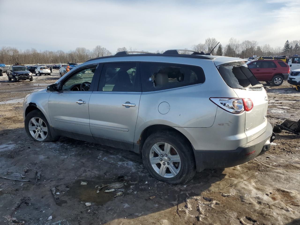 2012 CHEVROLET TRAVERSE L - Image 2