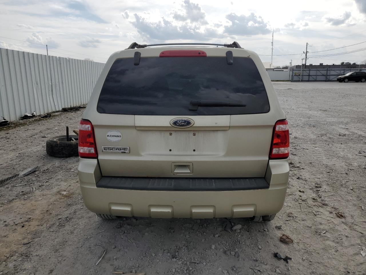 2010 FORD ESCAPE XLT - Image 6