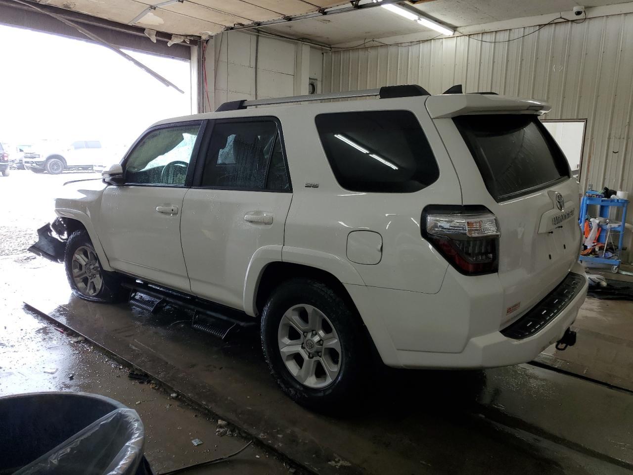 2019 TOYOTA 4RUNNER SR - Image 2
