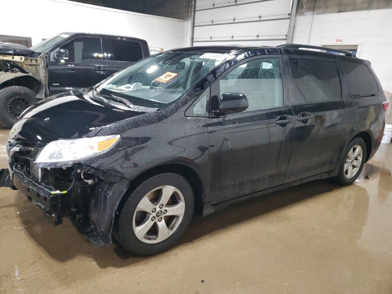 2019 TOYOTA SIENNA LE