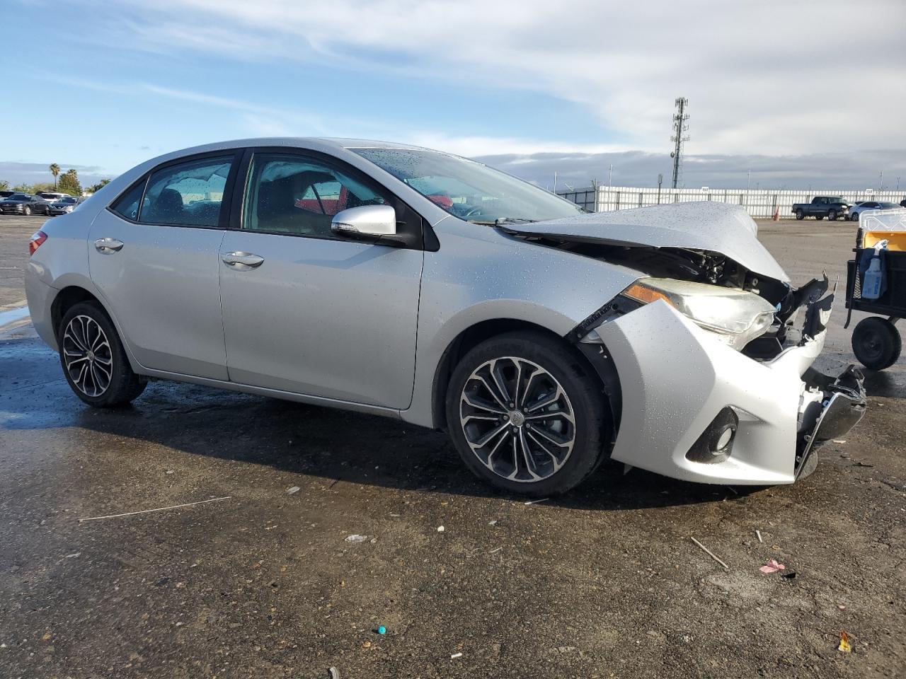 2015 TOYOTA COROLLA L - Фото 4