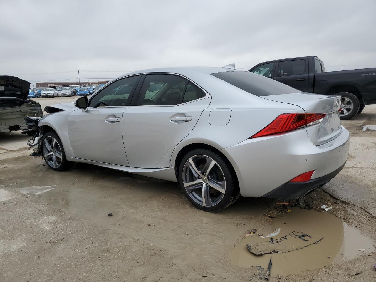 2017 LEXUS IS 200T - Фото 2