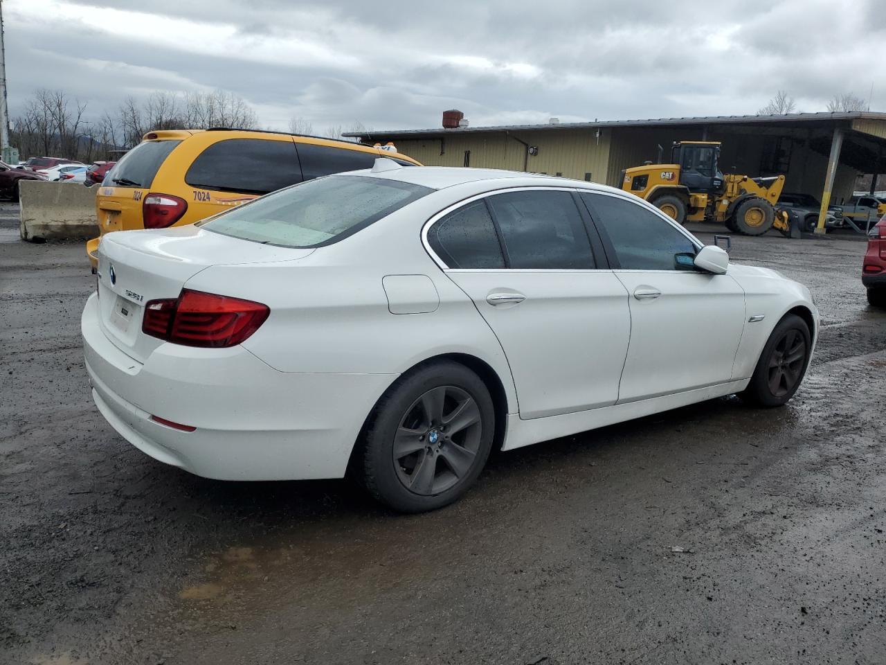2013 BMW 528 XI - Image 3