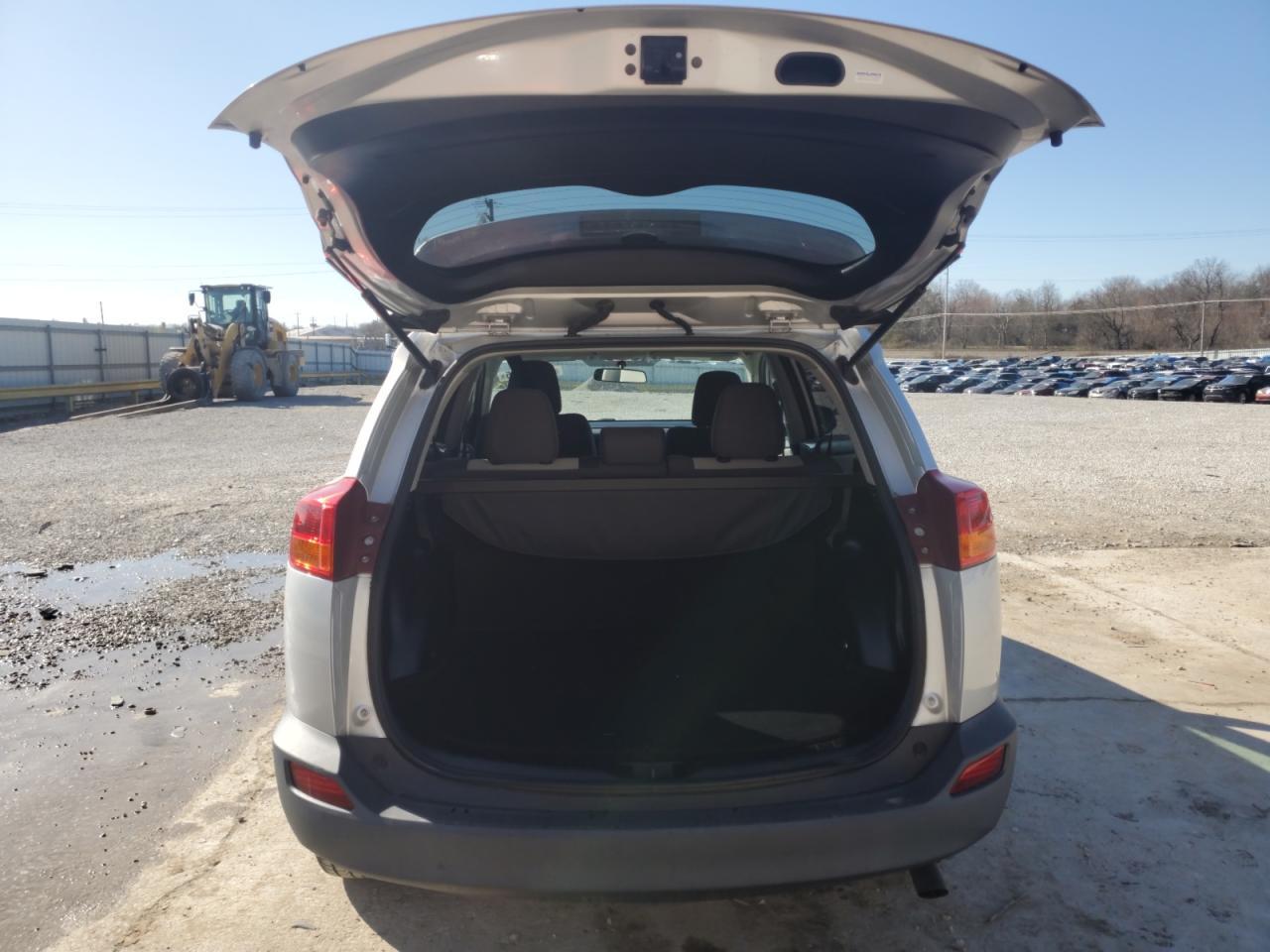 2015 TOYOTA RAV4 XLE - Image 6