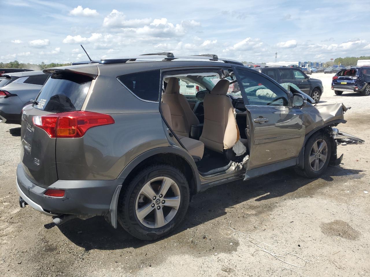 2015 TOYOTA RAV4 XLE - Image 3