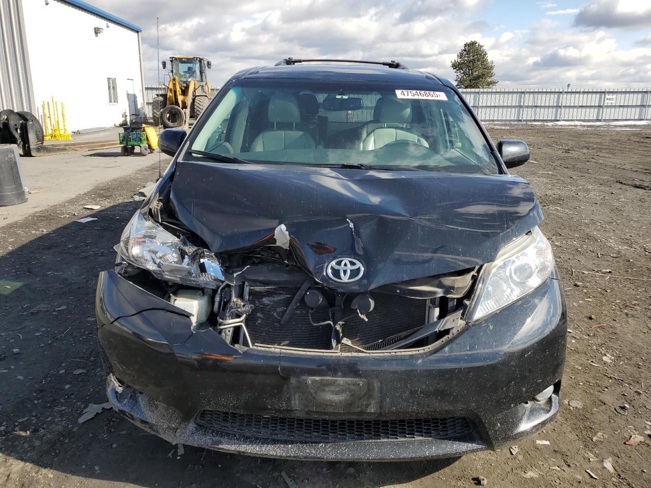 2013 TOYOTA SIENNA XLE - Фото 5
