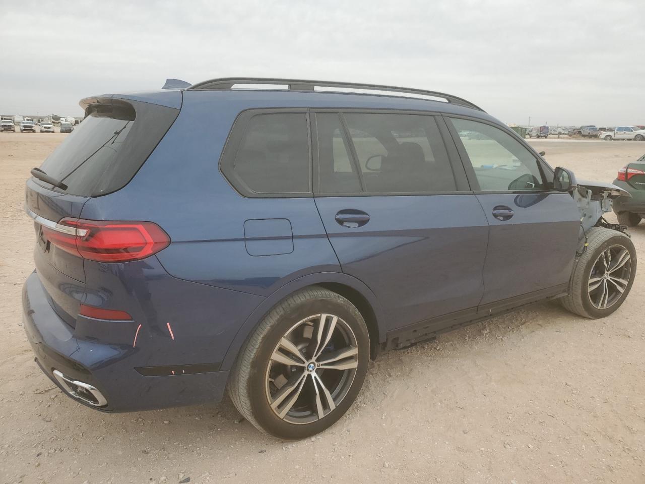 2022 BMW X7 XDRIVE4 - Фото 3