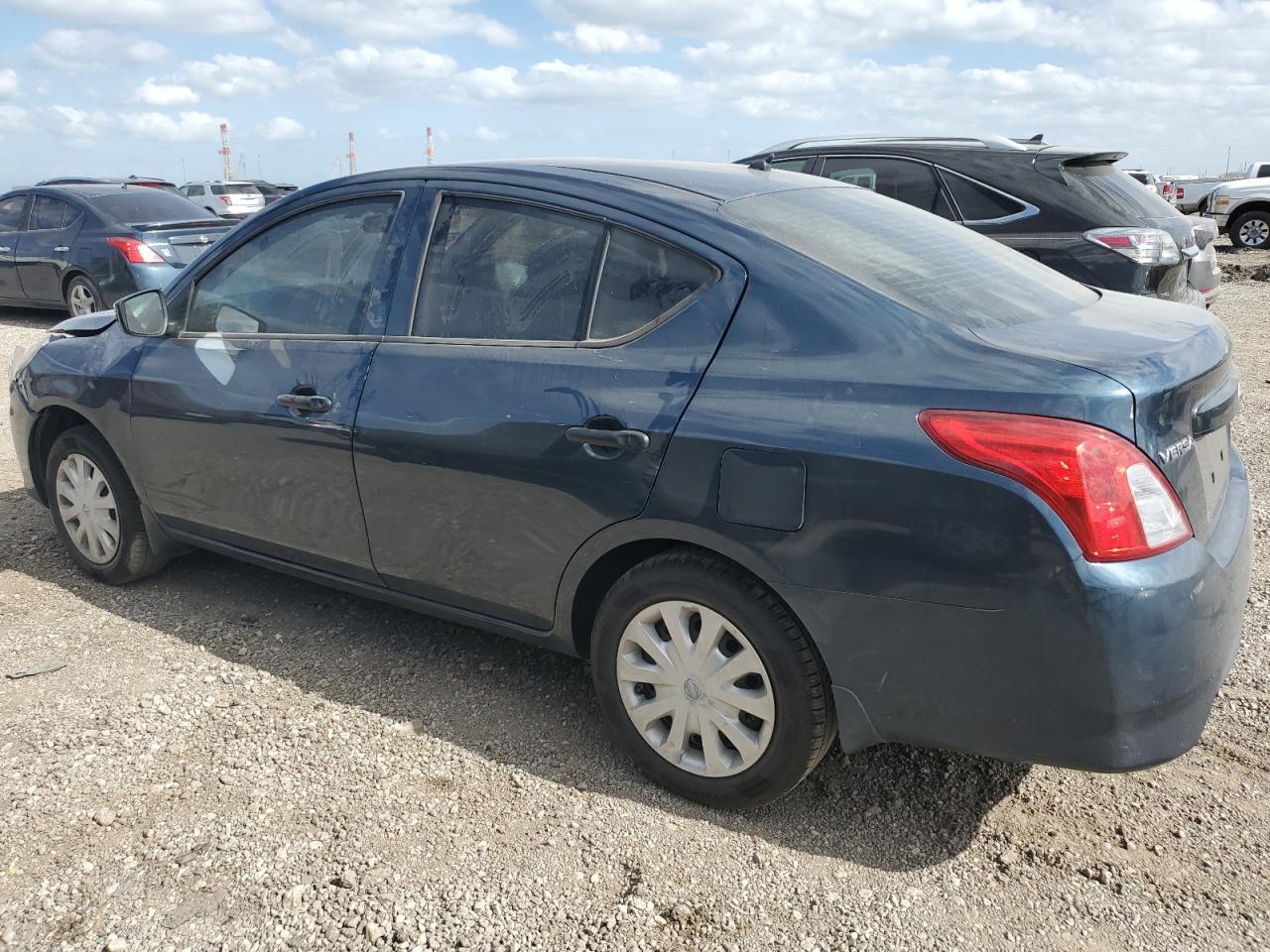 2016 NISSAN VERSA S - Фото 2