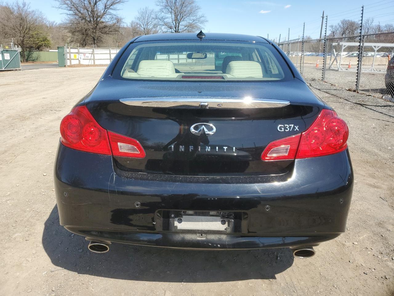 2012 INFINITI G37 - Image 6