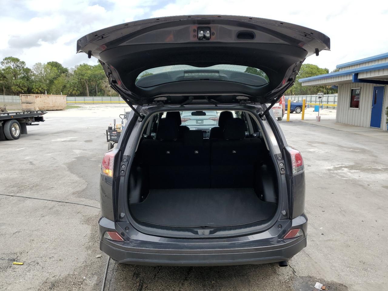 2018 TOYOTA RAV4 LE - Image 6