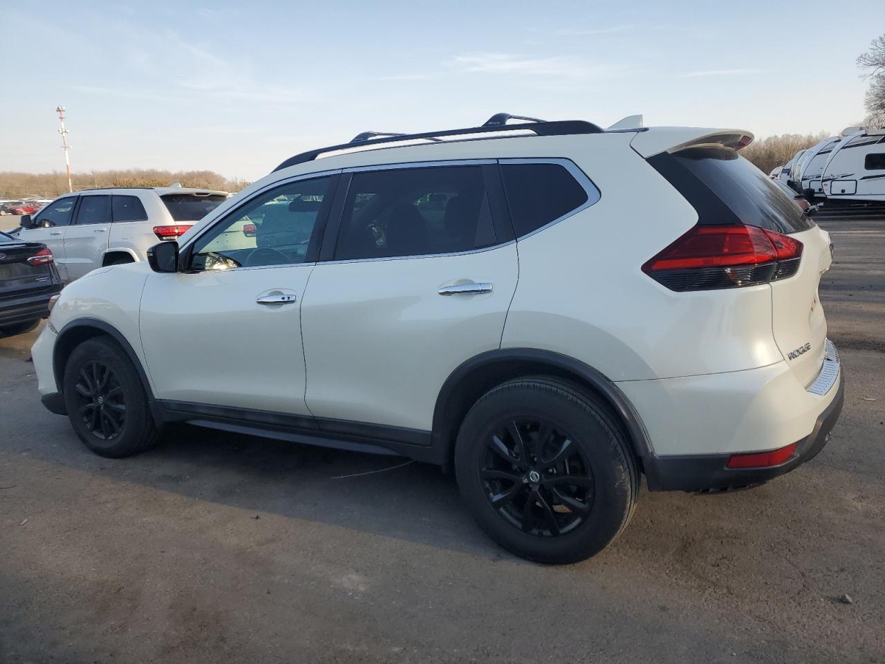 2017 NISSAN ROGUE SV - Image 2