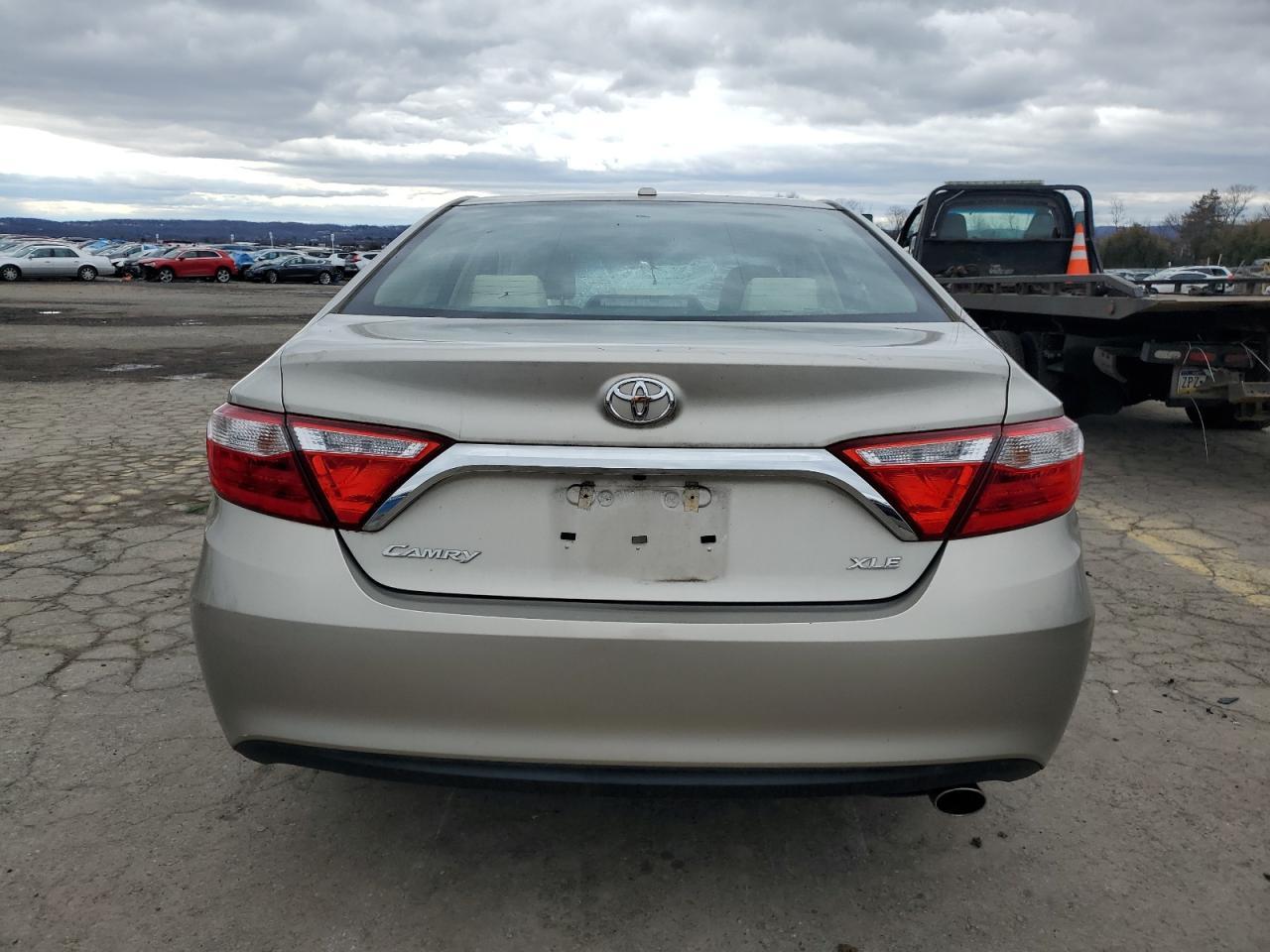 2017 TOYOTA CAMRY LE - Image 6
