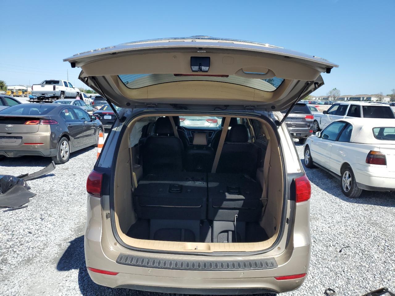 2017 KIA SEDONA LX - Фото 6