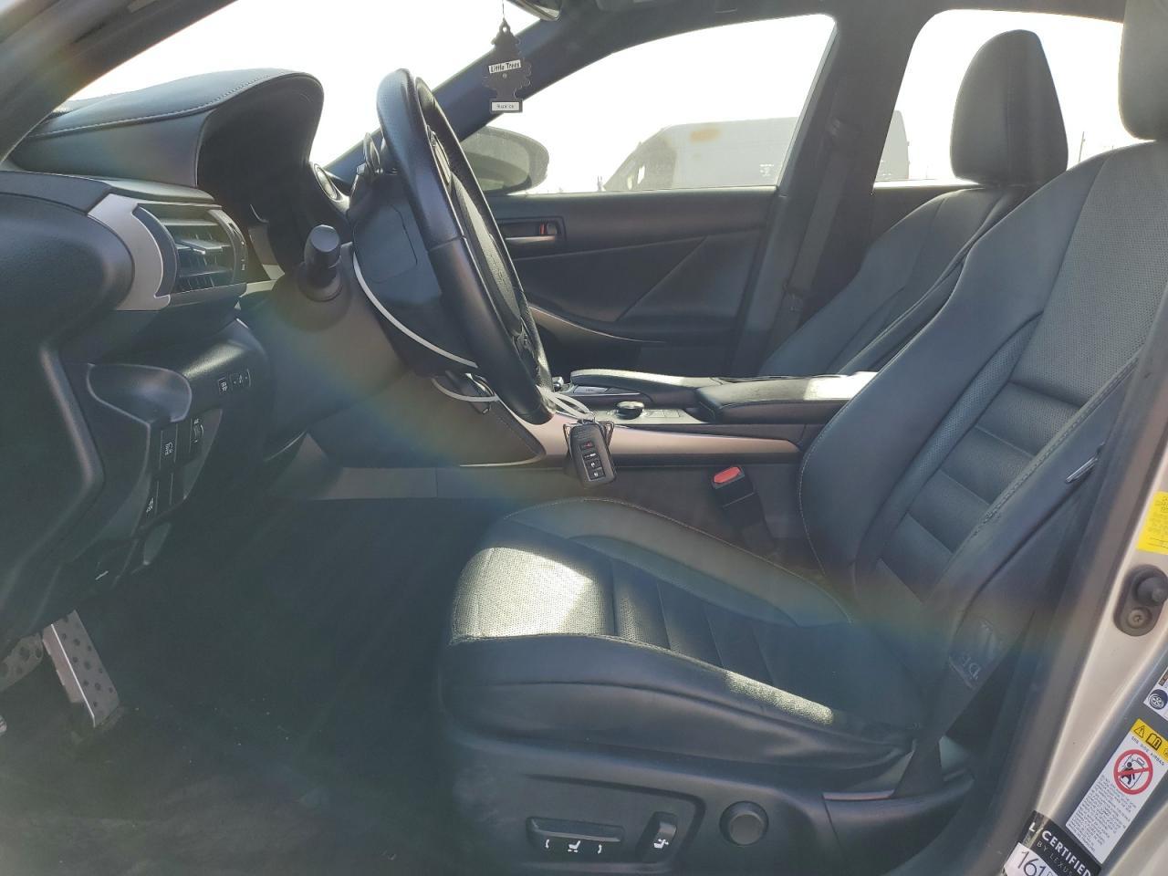 2017 LEXUS IS 200T - Фото 7
