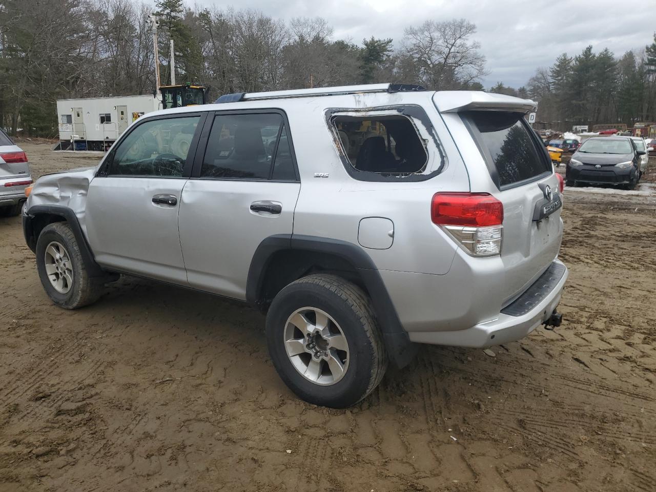 2011 TOYOTA 4RUNNER SR - Image 2