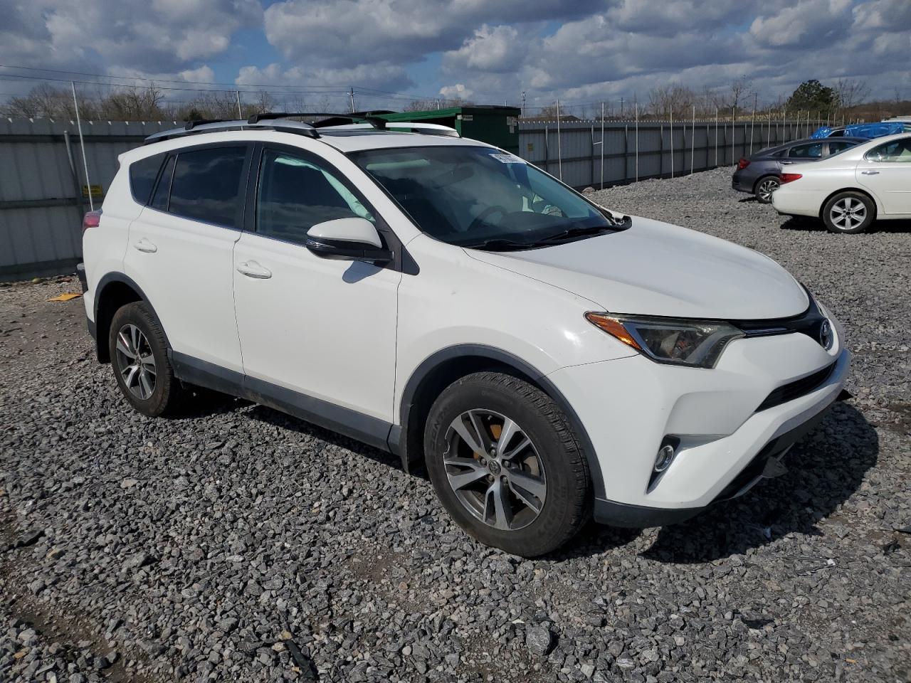 2016 TOYOTA RAV4 XLE - Image 4