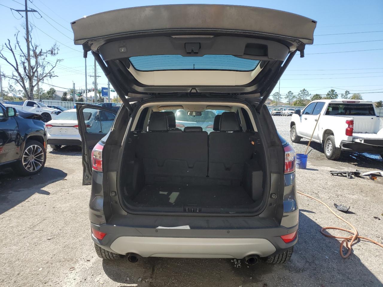 2017 FORD ESCAPE SE - Image 6