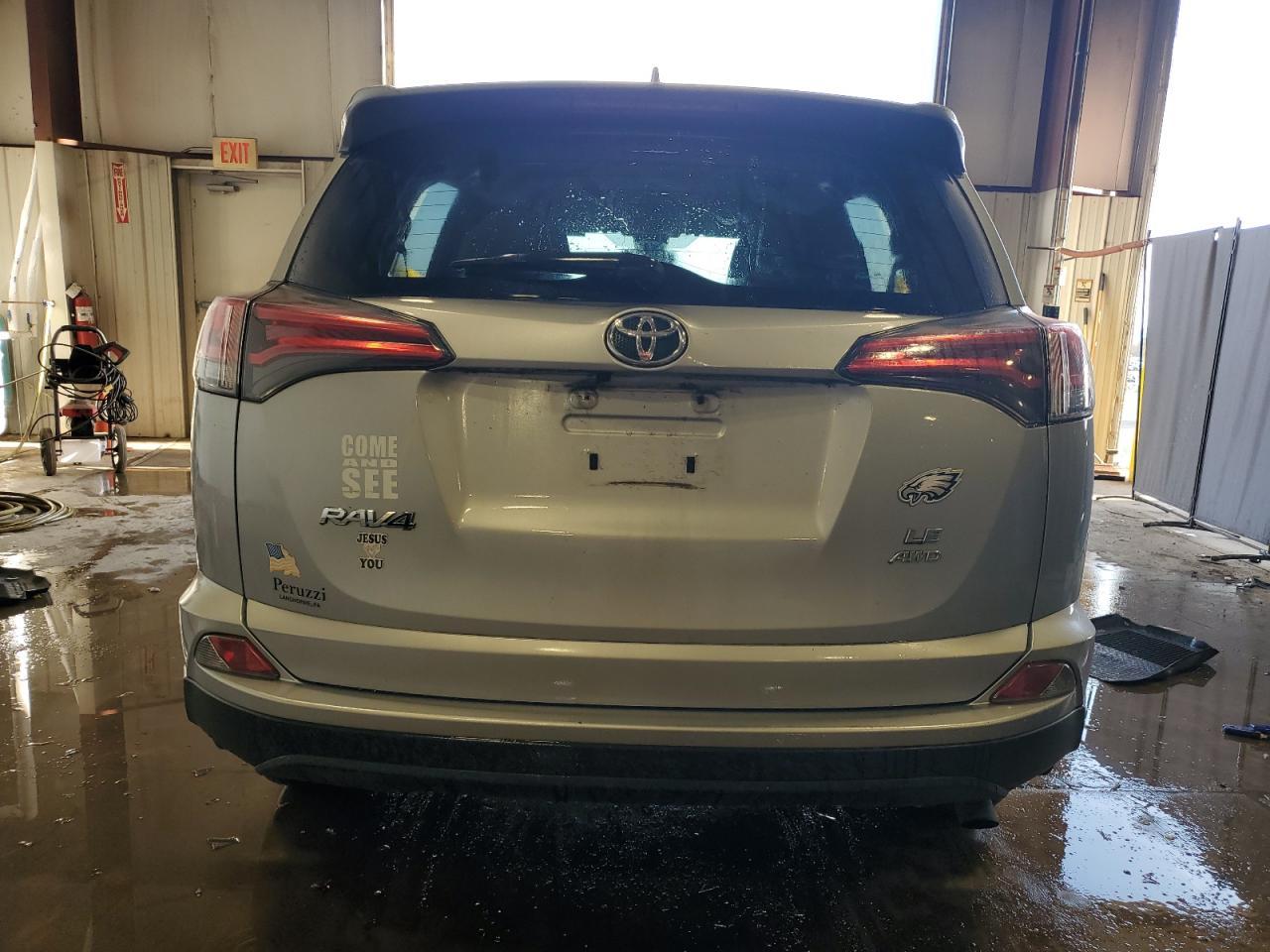 2018 TOYOTA RAV4 LE - Фото 6