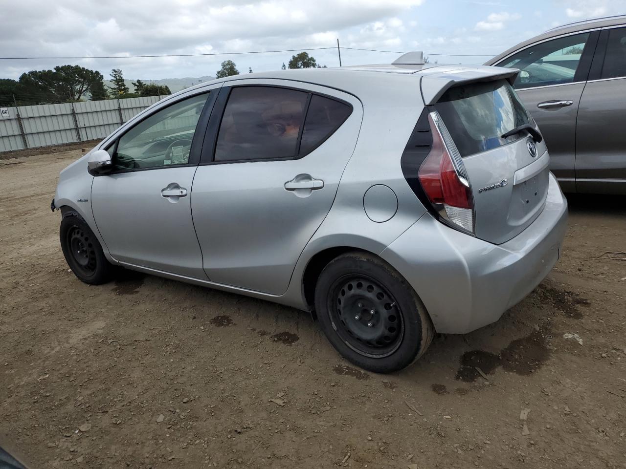 2015 TOYOTA PRIUS - Image 2
