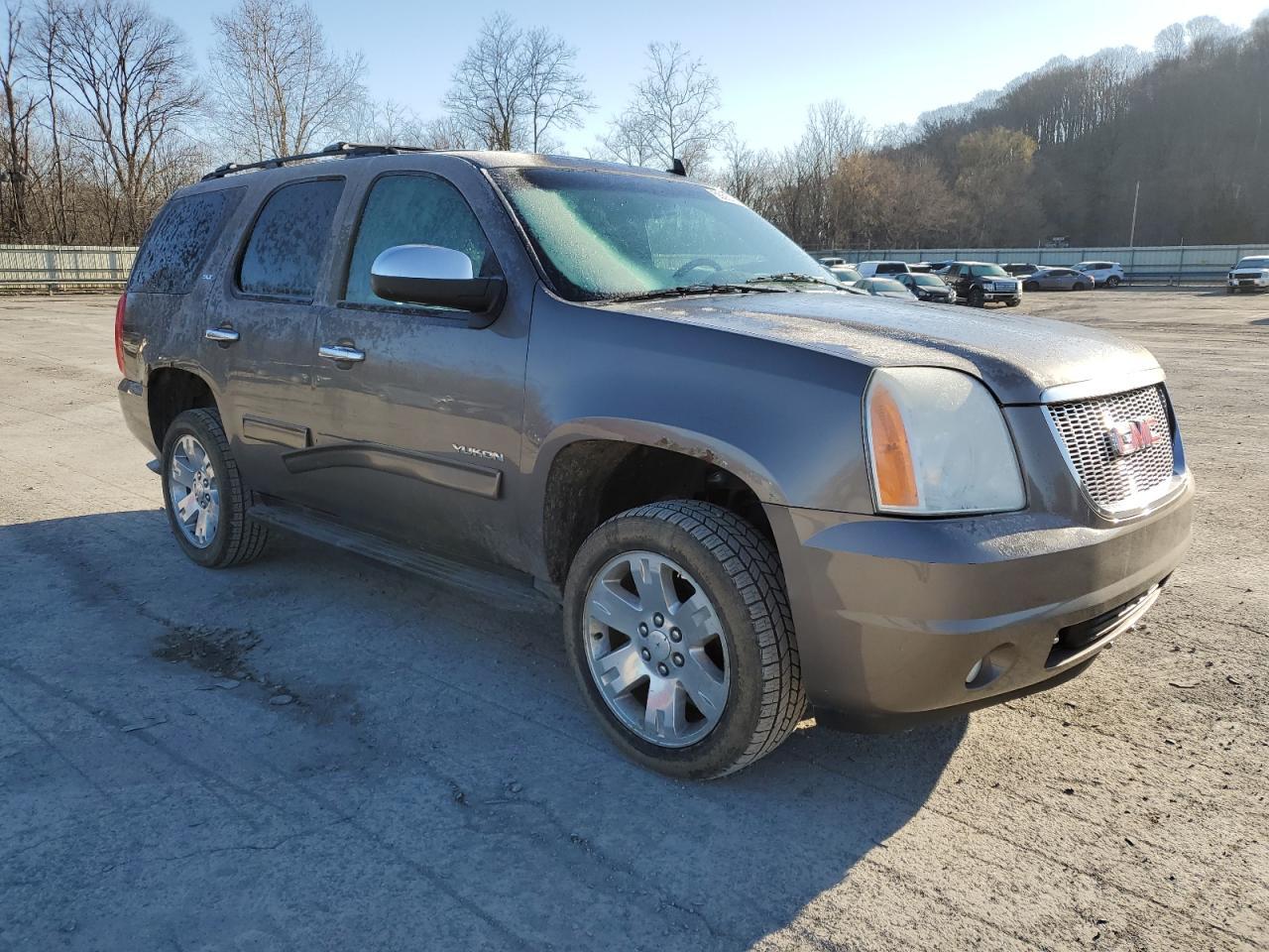 2012 GMC YUKON SLT - Image 4