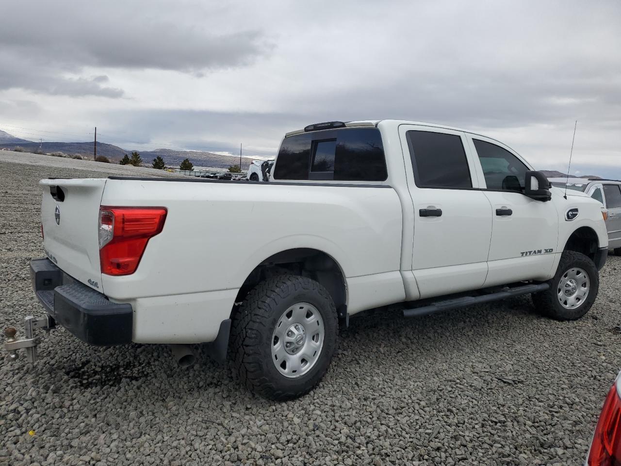 2017 NISSAN TITAN XD S - Фото 3