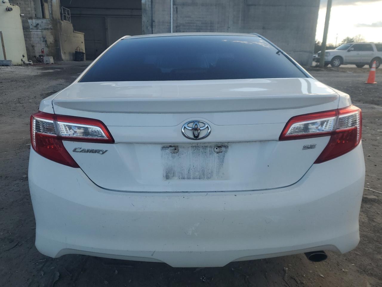 2014 TOYOTA CAMRY L - Image 6