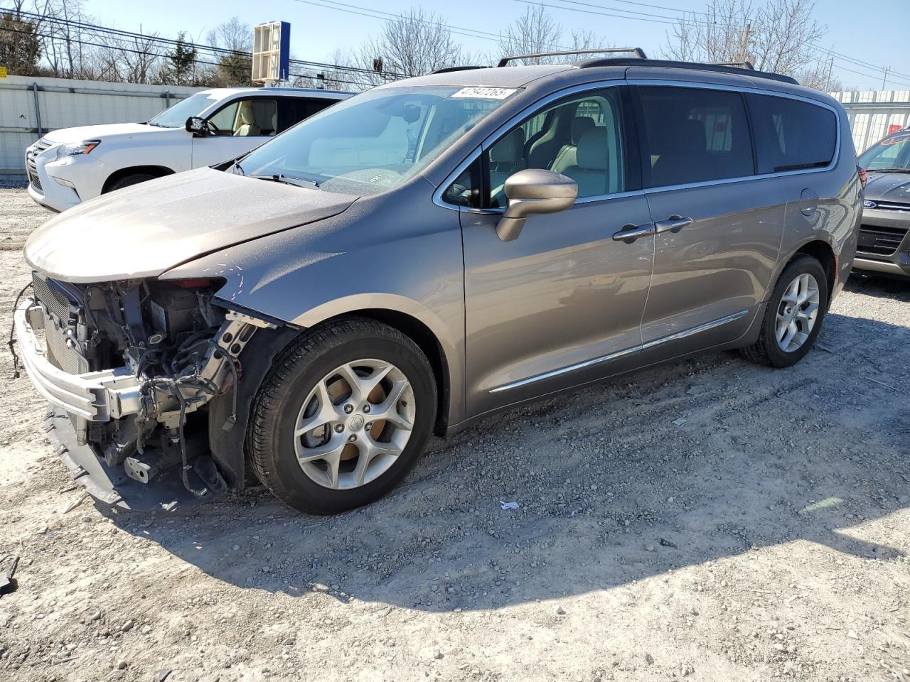 2017 CHRYSLER PACIFICA T