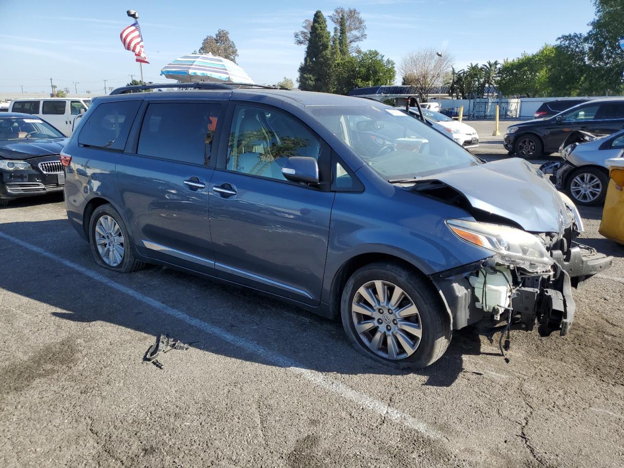 2015 TOYOTA SIENNA XLE - Фото 4