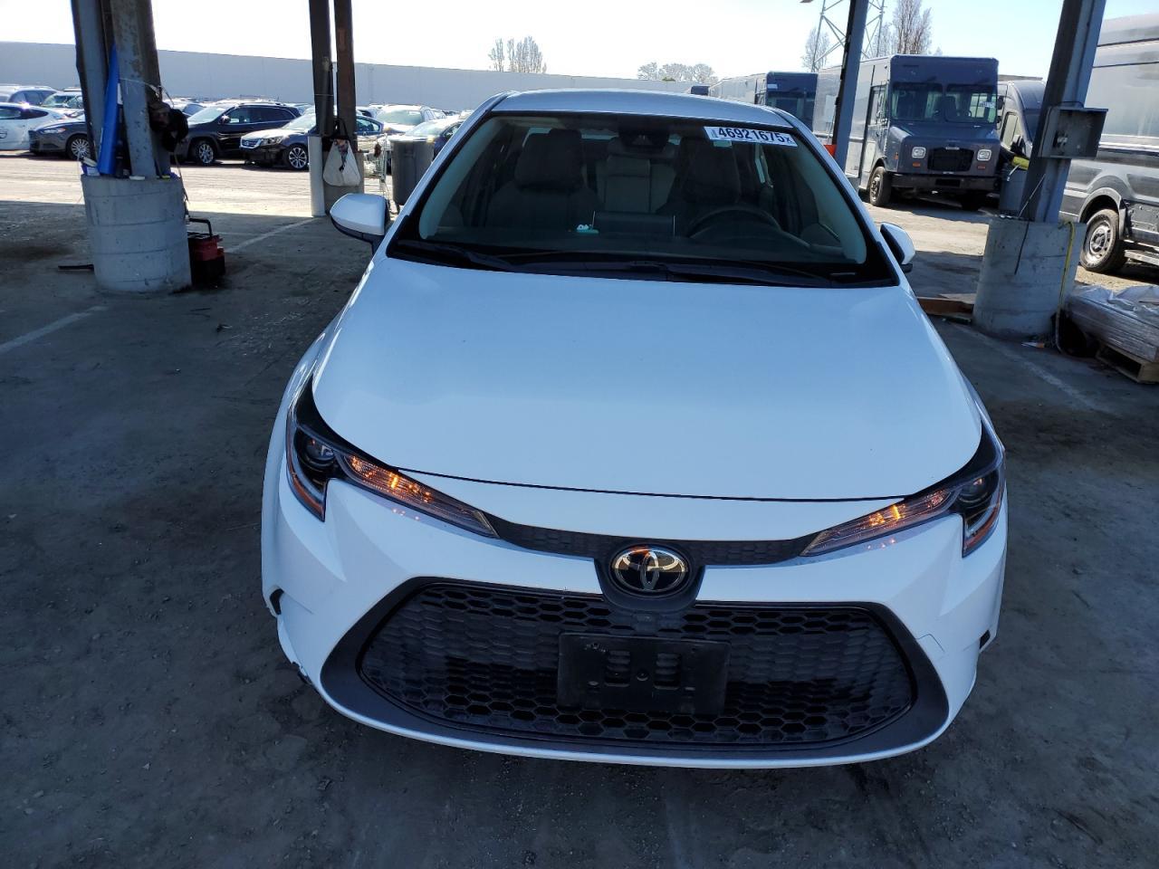 2021 TOYOTA COROLLA LE - Фото 5