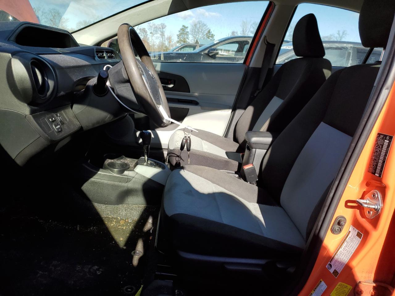 2013 TOYOTA PRIUS C - Фото 7
