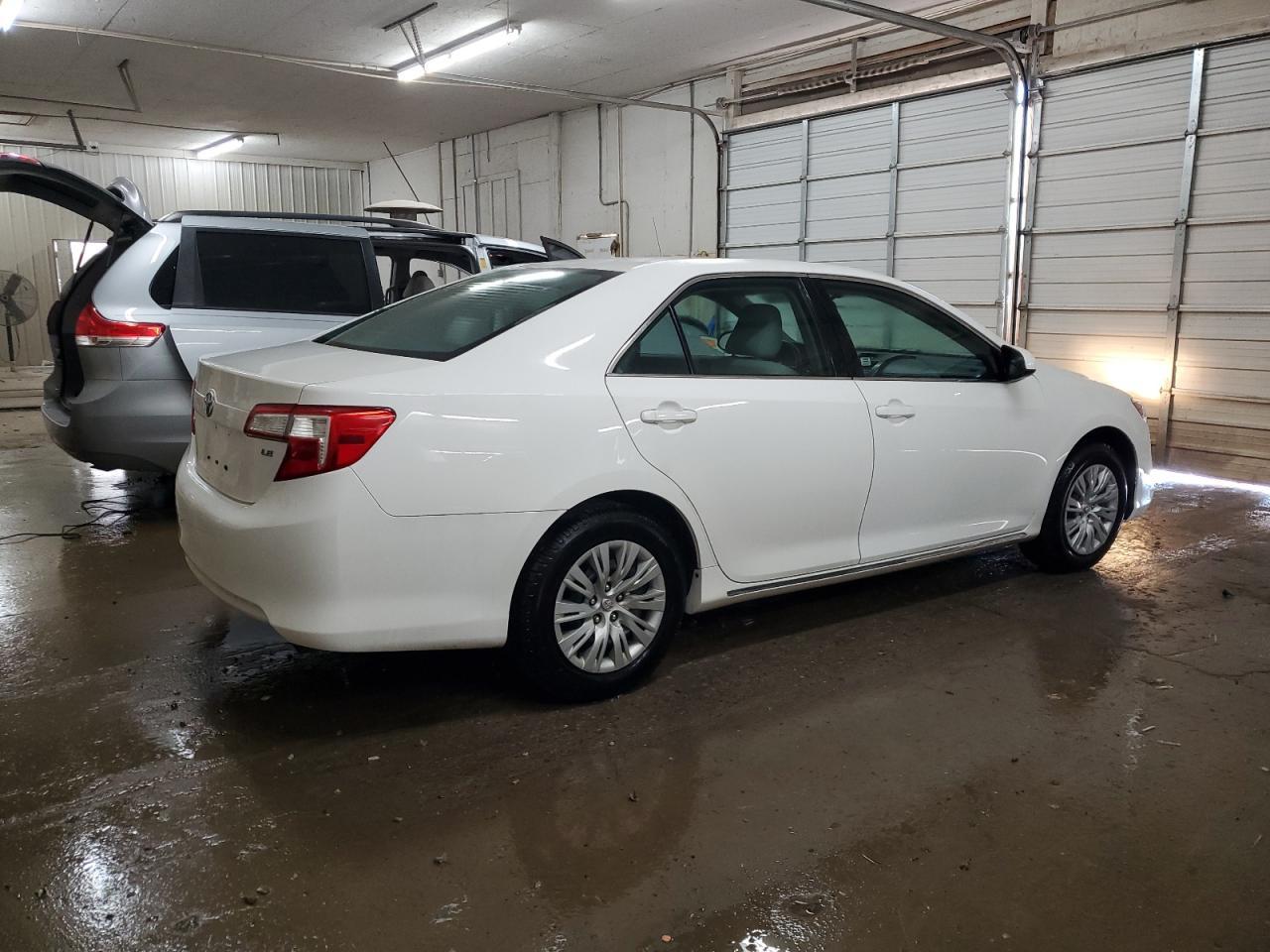 2014 TOYOTA CAMRY L - Фото 3