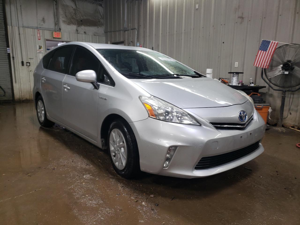 2013 TOYOTA PRIUS V - Фото 4