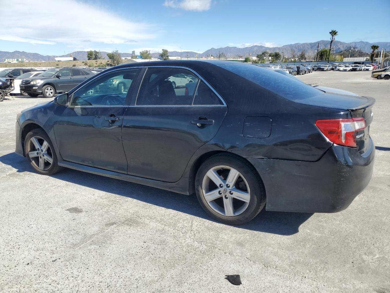 2014 TOYOTA CAMRY L - Фото 2