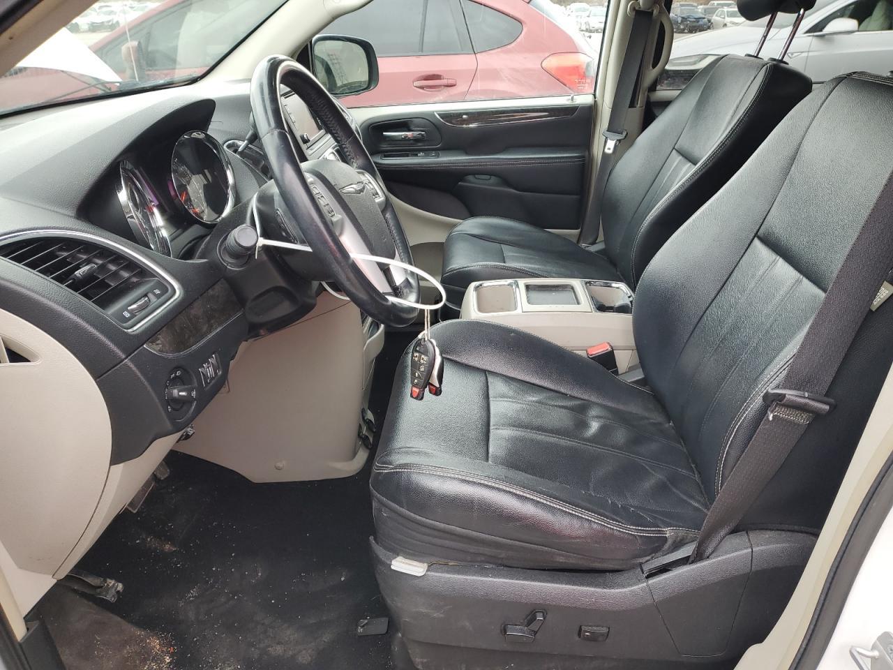 2014 CHRYSLER TOWN & COU - Image 7
