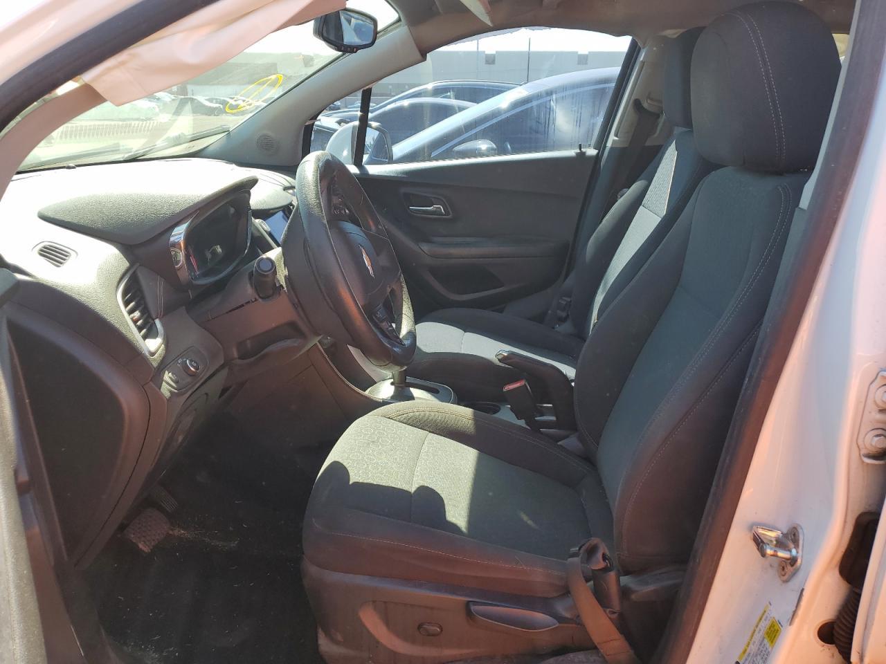 2021 CHEVROLET TRAX LS - Image 7