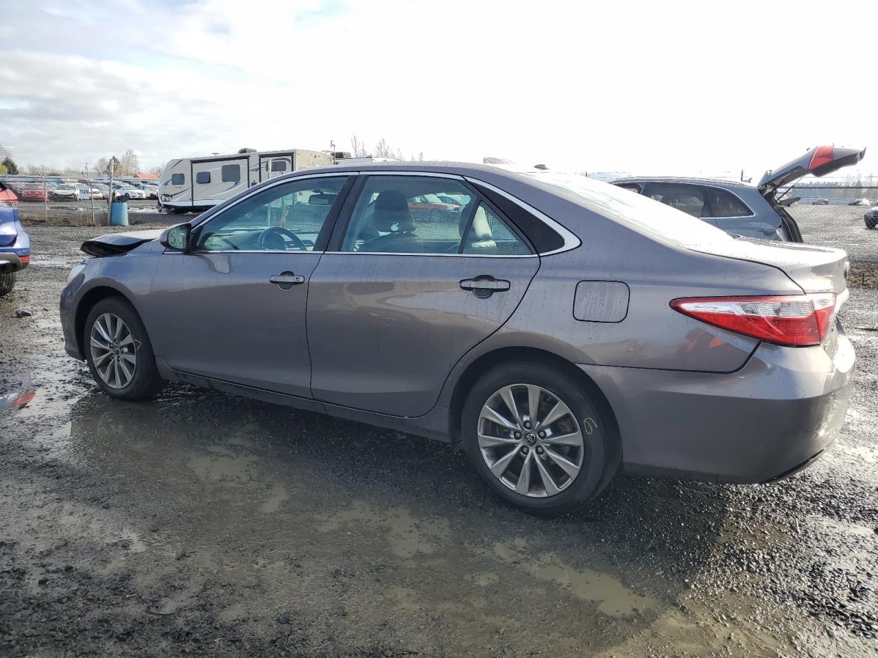2015 TOYOTA CAMRY LE - Фото 2