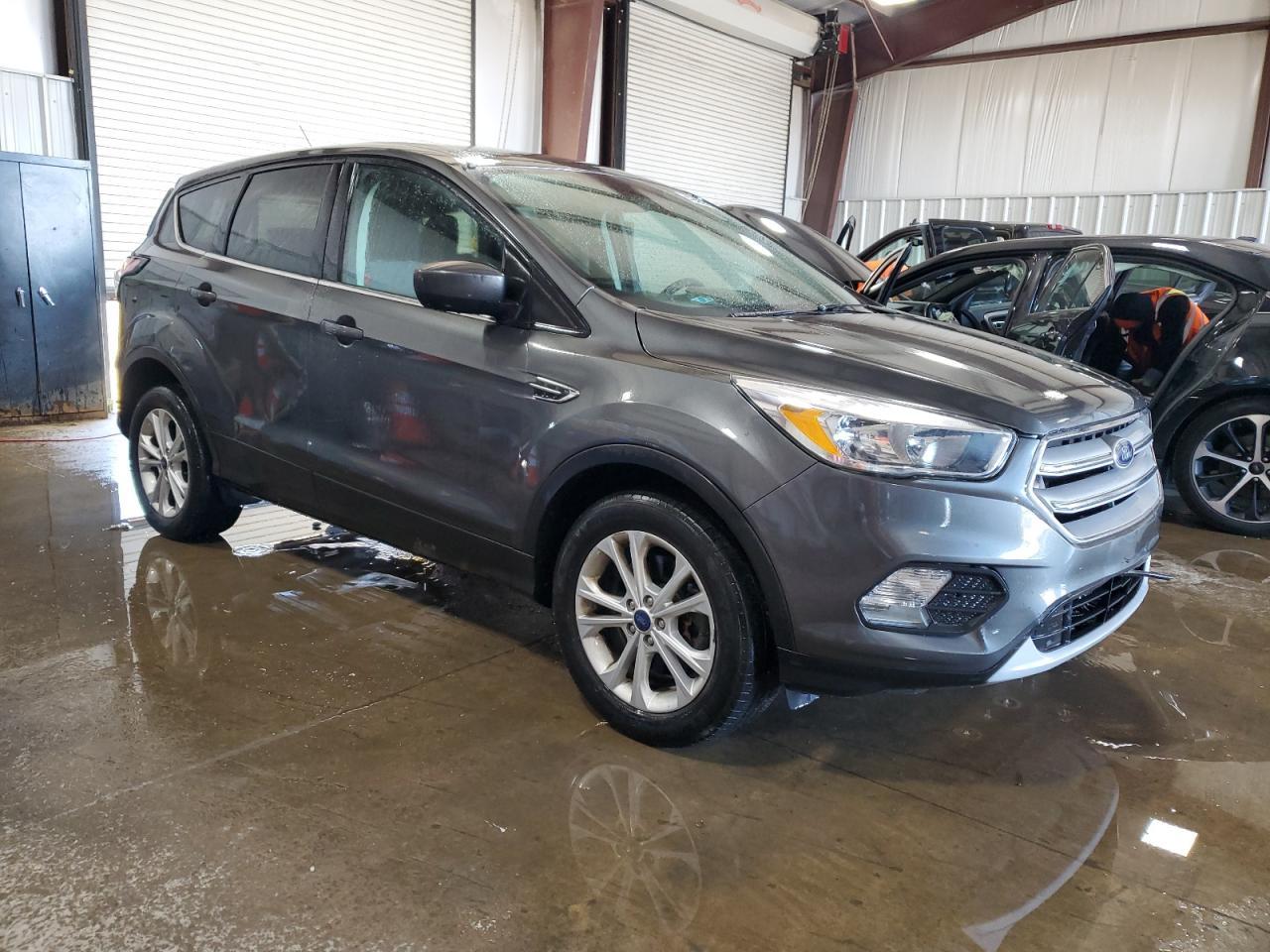 2017 FORD ESCAPE SE - Image 4
