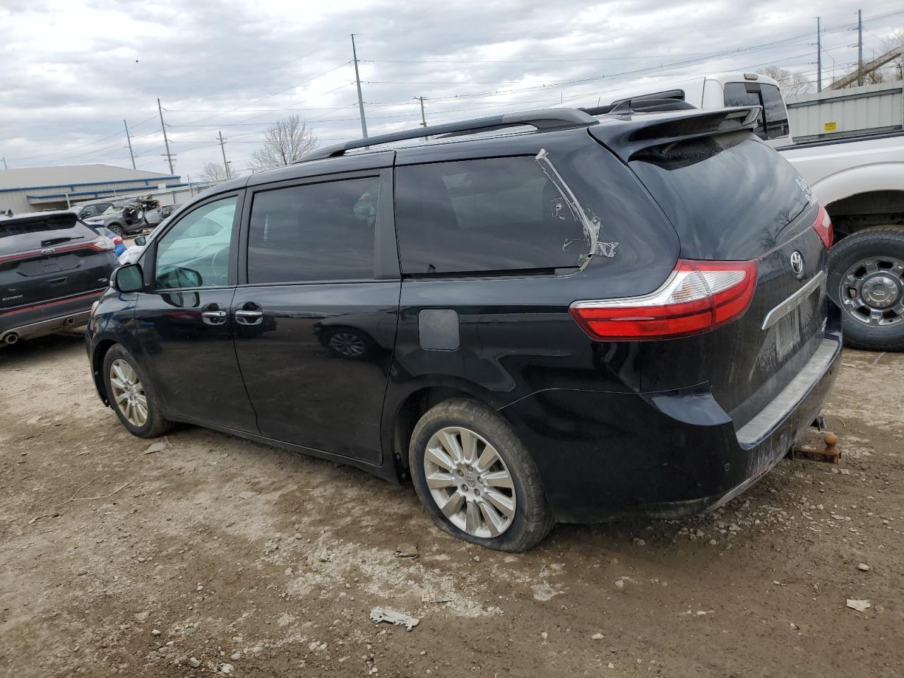 2015 TOYOTA SIENNA XLE - Фото 2