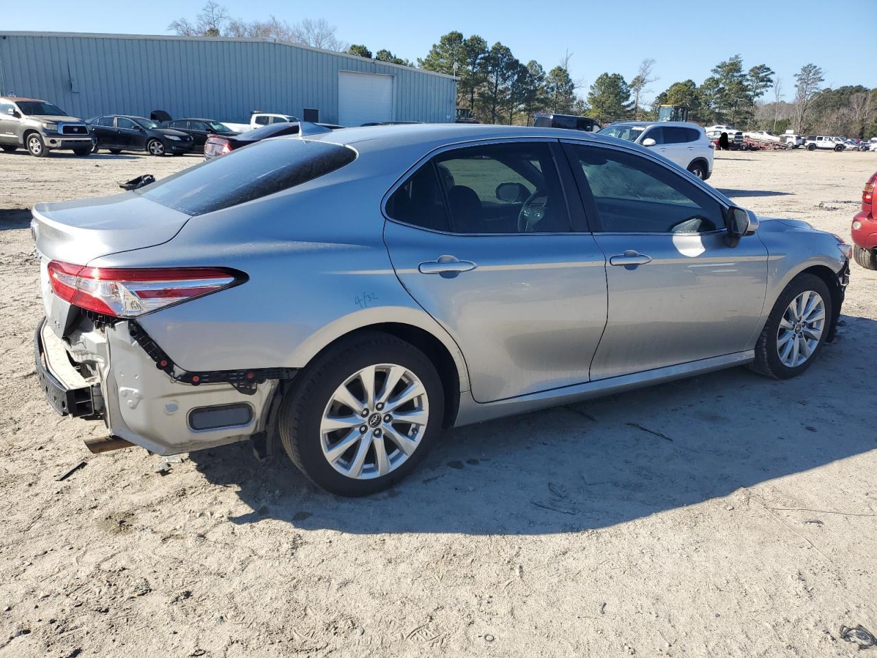 2019 TOYOTA CAMRY L - Фото 3