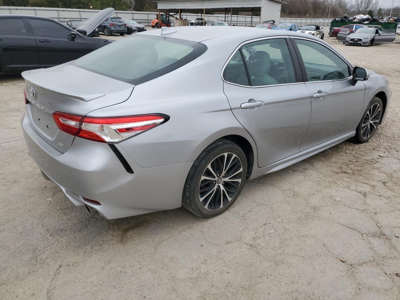 2020 TOYOTA CAMRY SE - Image 3