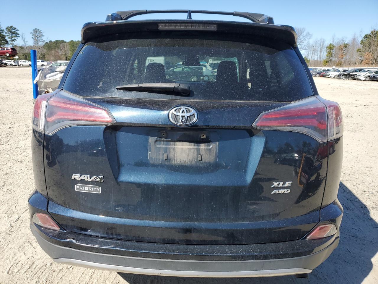 2017 TOYOTA RAV4 XLE - Фото 6