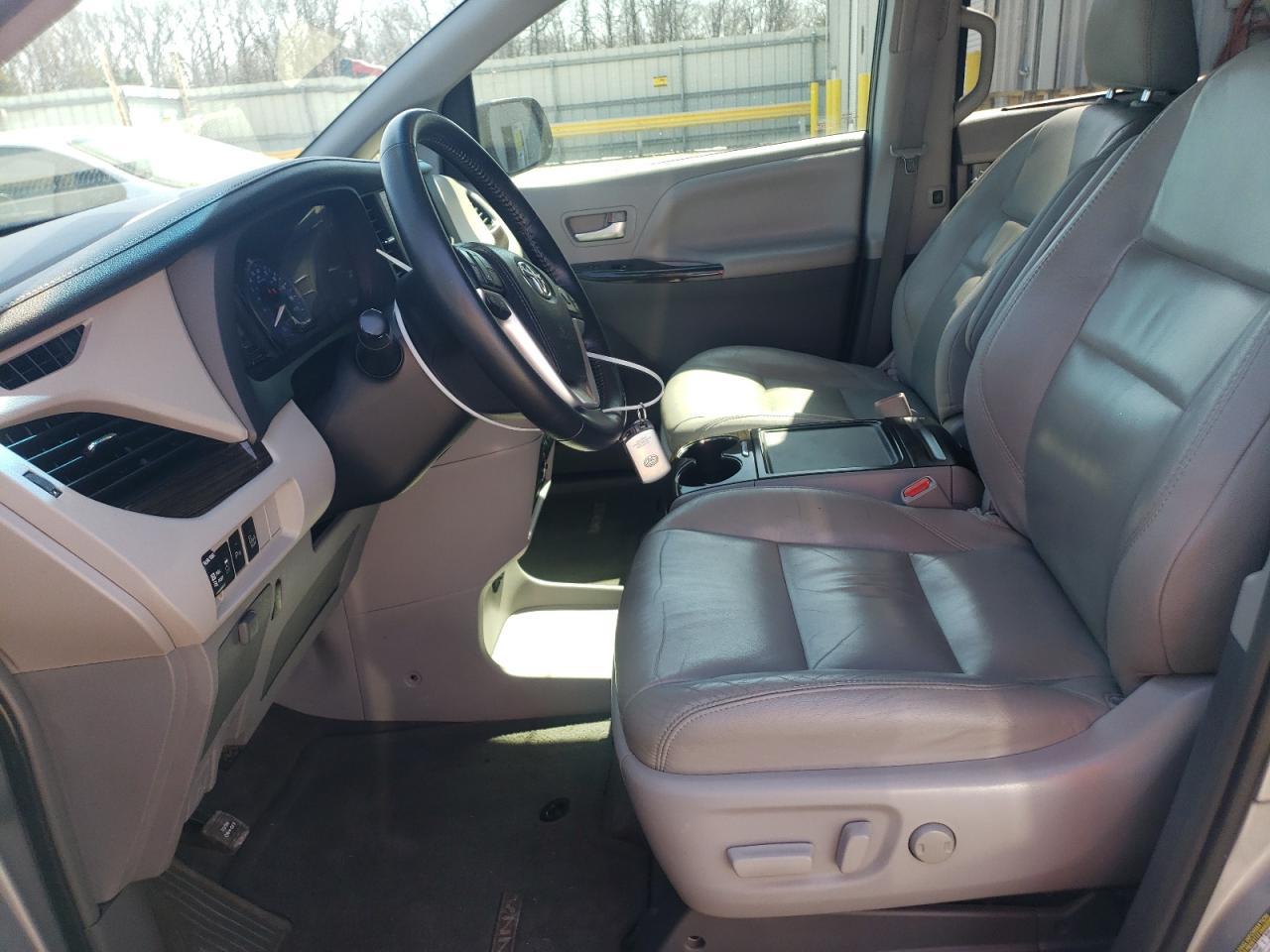 2015 TOYOTA SIENNA XLE - Фото 7
