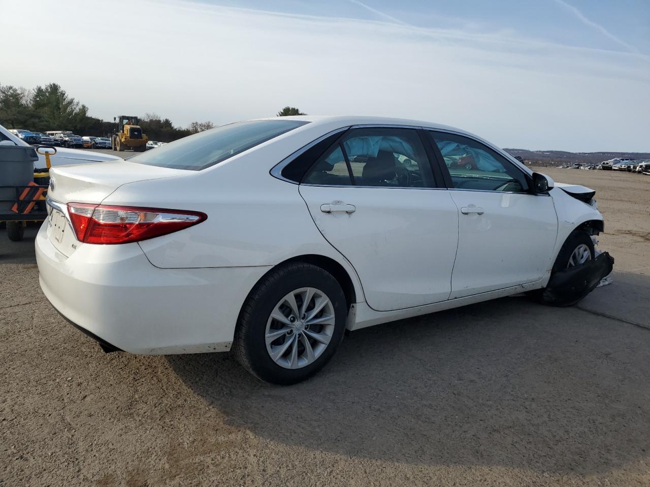 2017 TOYOTA CAMRY LE - Фото 3