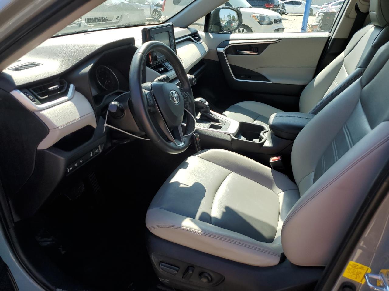 2020 TOYOTA RAV4 XLE P - Image 7