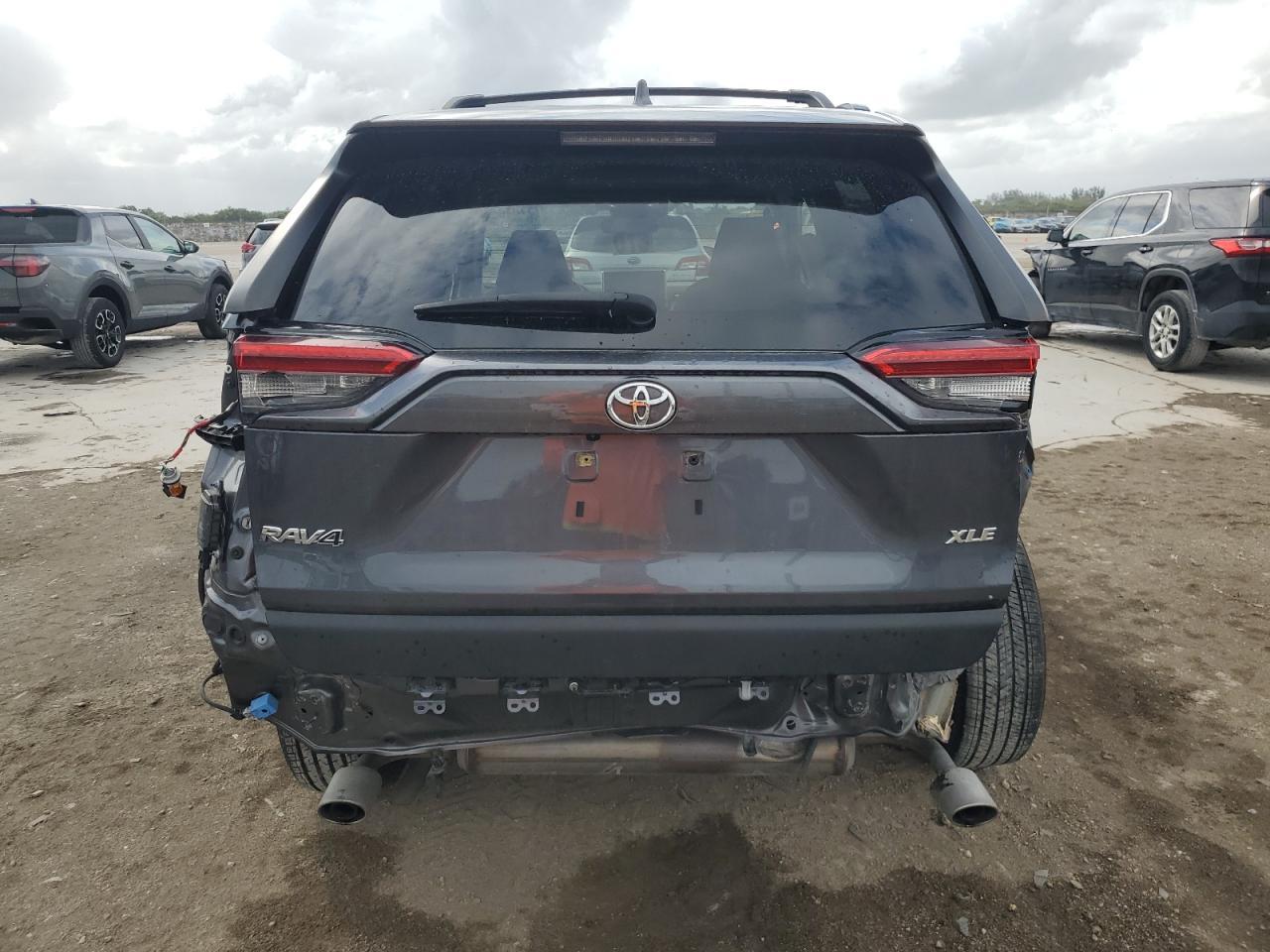 2022 TOYOTA RAV4 XLE - Фото 6