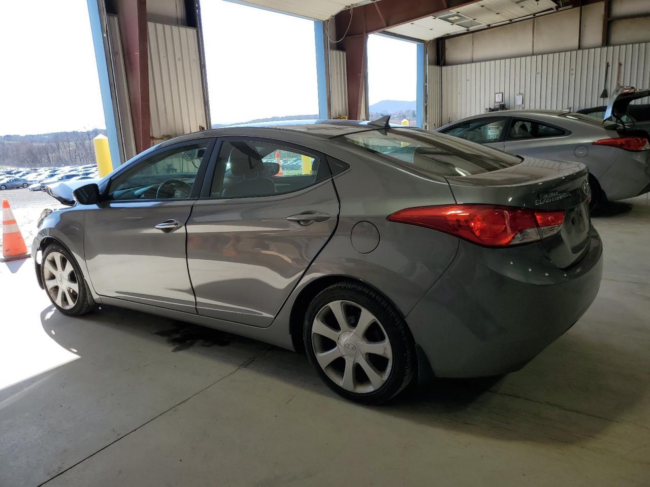 2013 HYUNDAI ELANTRA GL - Image 2