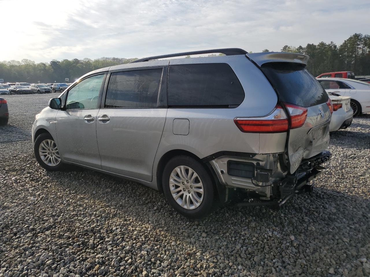 2015 TOYOTA SIENNA XLE - Фото 2