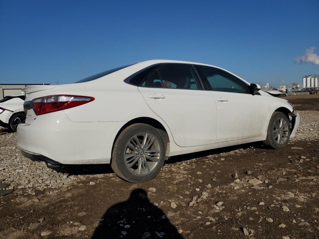 2016 TOYOTA CAMRY LE - Фото 3