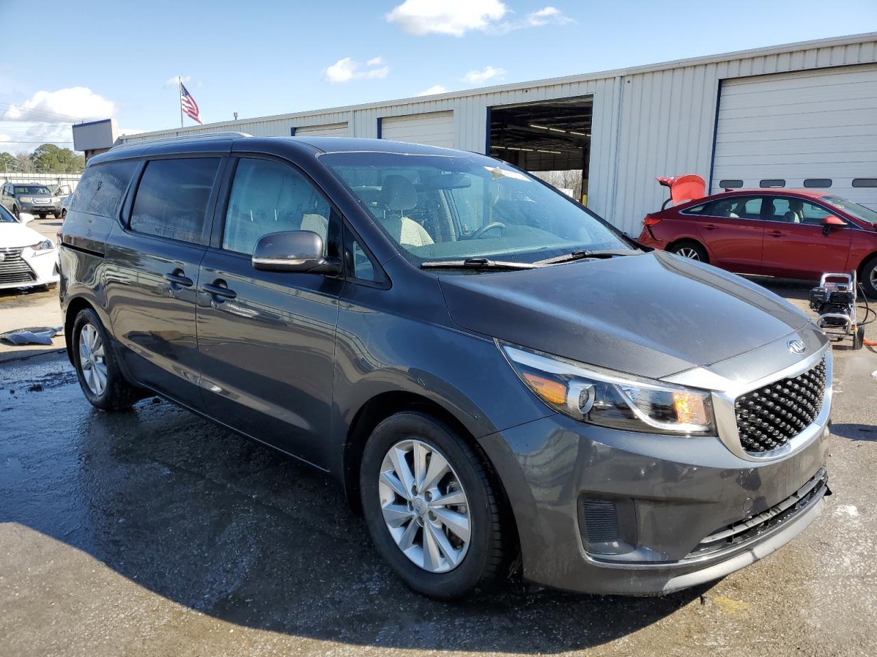 2016 KIA SEDONA LX - Image 4